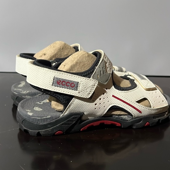 Sandals - Picture 1 of 3